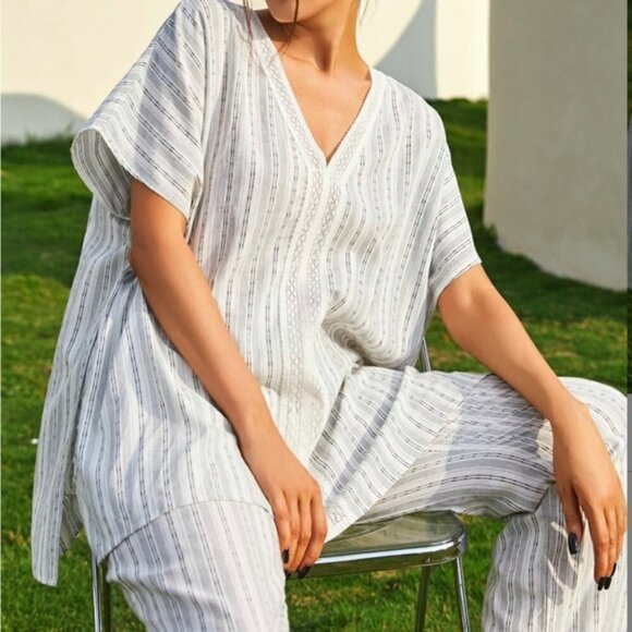 NEW Simple by Suzanne Betro White and Gray Stripes V-neck Tunic Top US M - Picture 1 of 9